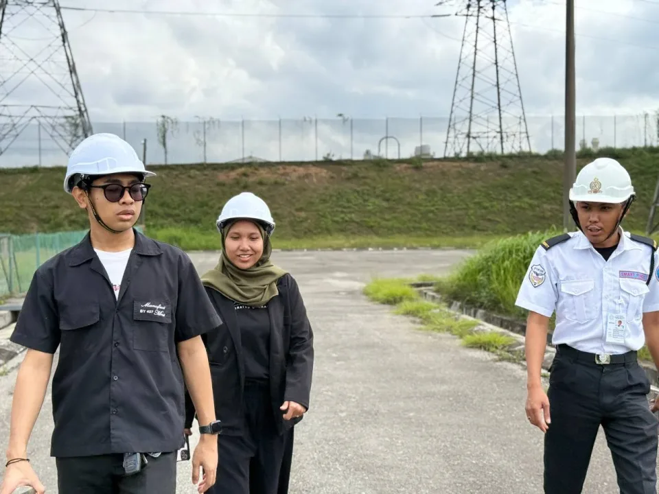 TrackerHero team training TNB staff on site